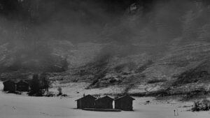 christoph-bertschinger, kuenstlerische-fotografie, wintern 7, huettli im schneetreiben